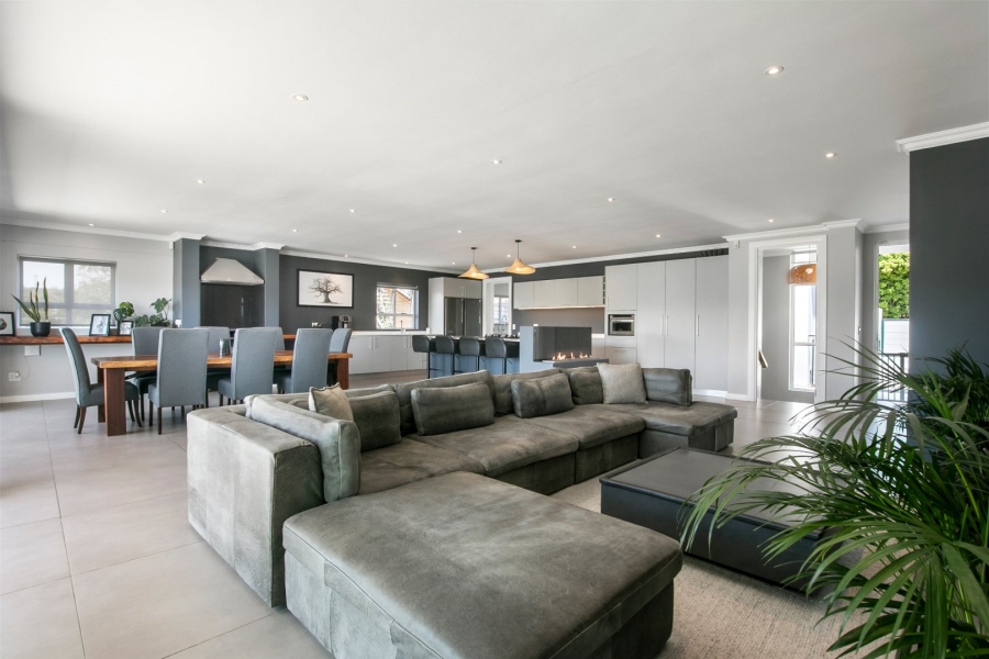 4 Bedroom Property for Sale in Kingfisher Creek Western Cape